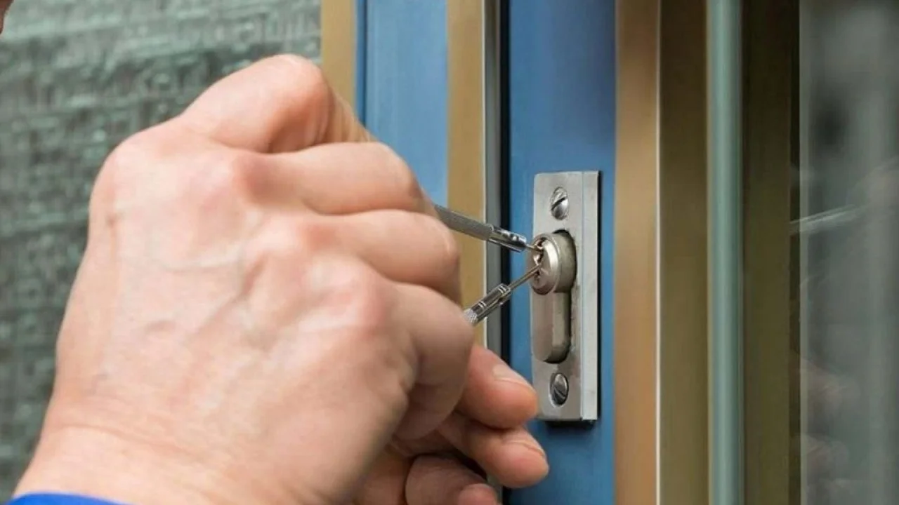 ανοιγμα πορτας σπιτου γραφειου